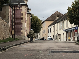 Ecq 3 woman in street - 1